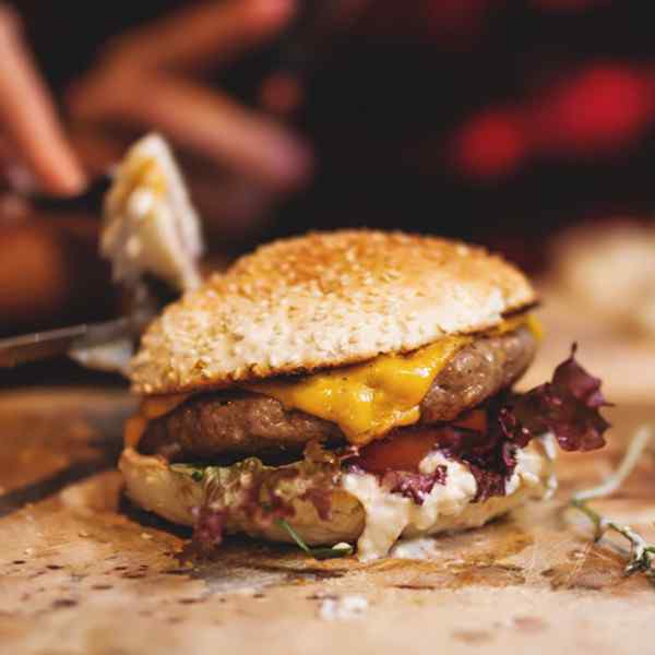 https://craftbeers.axessdata.se/wp-content/uploads/2017/05/inner_cell_burger_1.jpg